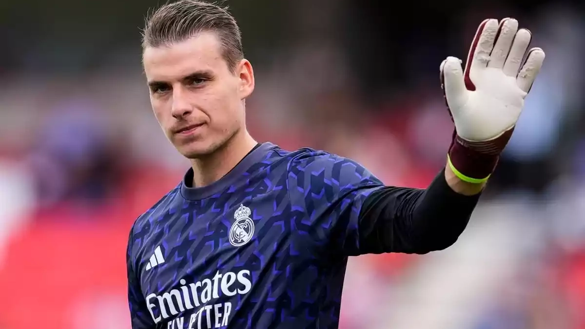 Andriy Lunin in Real Madrid kit