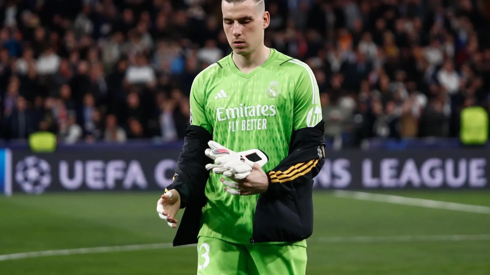 Andriy Lunin in Real Madrid kit